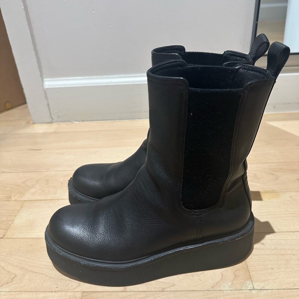 Vince Brinton Black Platform Chelsea Boots size US6 water repellant